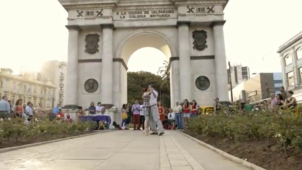 Erika Urrutía y Raúl Santana en Milonga Callejera - 6° Encuentro Milongueros de Corazón.