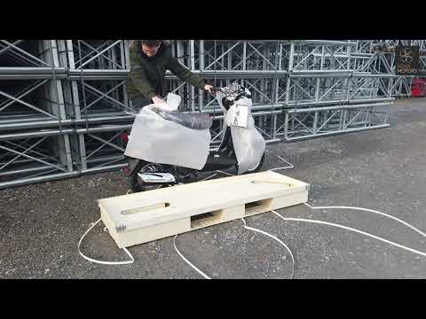 Nova Motors Motorroller Schnell-Start-Anleitung - Das Fahrzeug auspacken