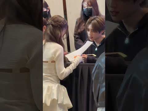 When Idols fell in love with a fan 🥹❤️