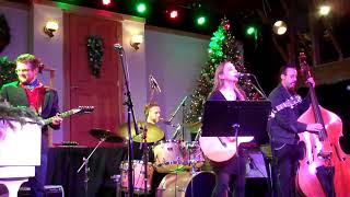 Eilen Jewel -l Christmas Time&#39;s a &#39;comin (KRVB Live at VAC)