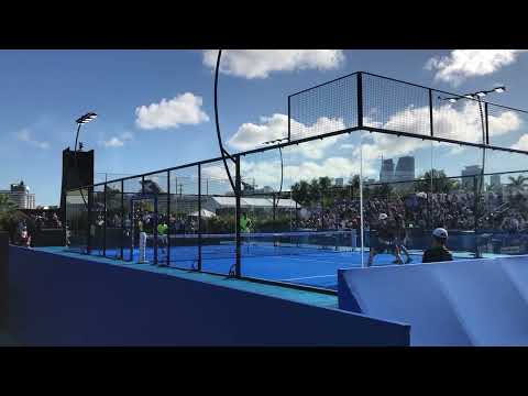 Juan Tello salvando una bola de partido con el remate potente vs Bela/Coello en Miami