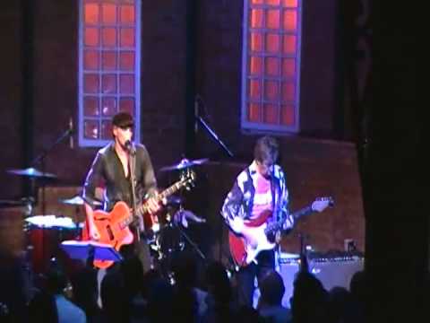 RODRIGO SANTOS & OS LENHADORES COM ANDY SUMMERS BOURBON "EVERY LITTLE THING SHE DOES MAGIC"