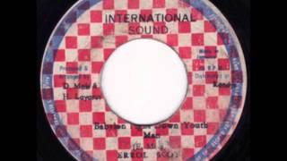 ReGGae Music 242 - Errol Scot - Babylon Fight Down Youthman  [Internacional Sound]