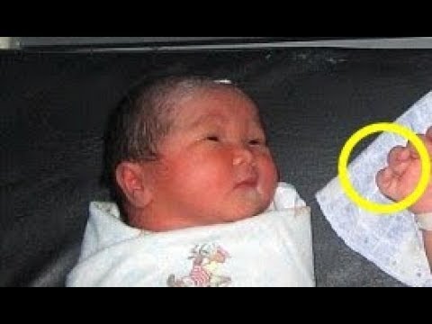 Na prvi pogled ćete pomisliti da je ovo samo obična beba,dobro pogledajte šta se nalazi pored nje