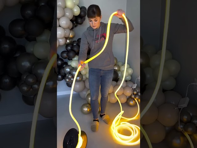 Vídeo relacionado con Novedoso LED Luces Trébol Verde Bombillas Luminosas Collar Decoraciones de Navidad Decoraciones de Navidad para el Hogar Regalo de Año Nuevo Collar Luminoso Para Adultos y Mujeres LED