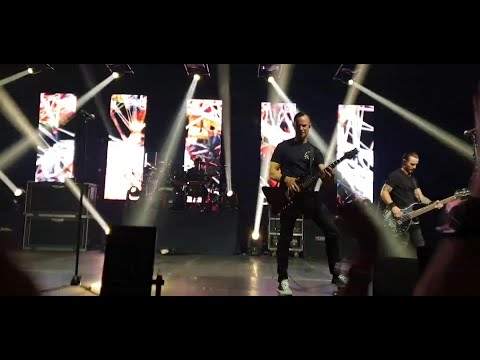 Videoclip de Pay No Mind (Live) — Alter Bridge