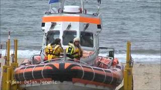 preview picture of video '12 juni 2011: Catamaran omgeslagen (KNRM TEH, RB Monster)'