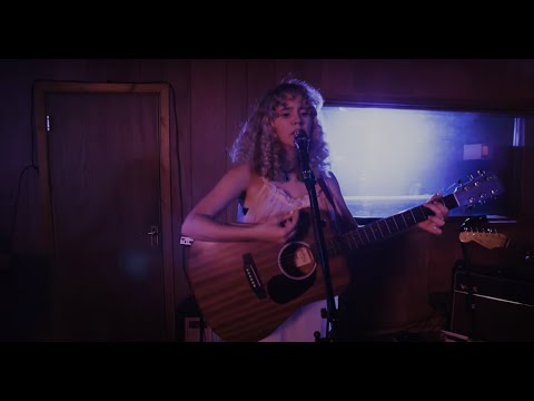 Geowulf - Dolly (Live at Pony Studios)