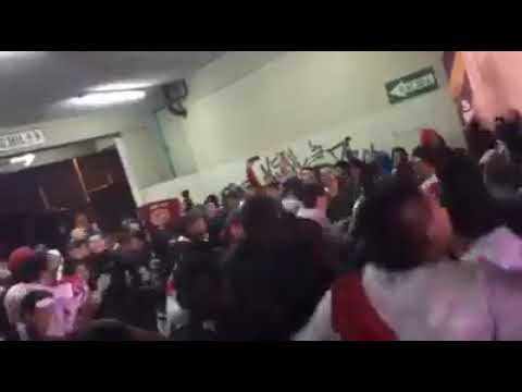 "LA BANDA DEL BASURERO EN EL GALLINERO" Barra: La Banda del Basurero &bull; Club: Deportivo Municipal