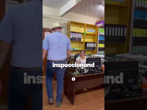 ALCALDE DE CUATRO CAÑADAS INSPECCIONA DE SORPRESA Y ENCIERRA CON CANDADO A IMPUNTUALES 🔒