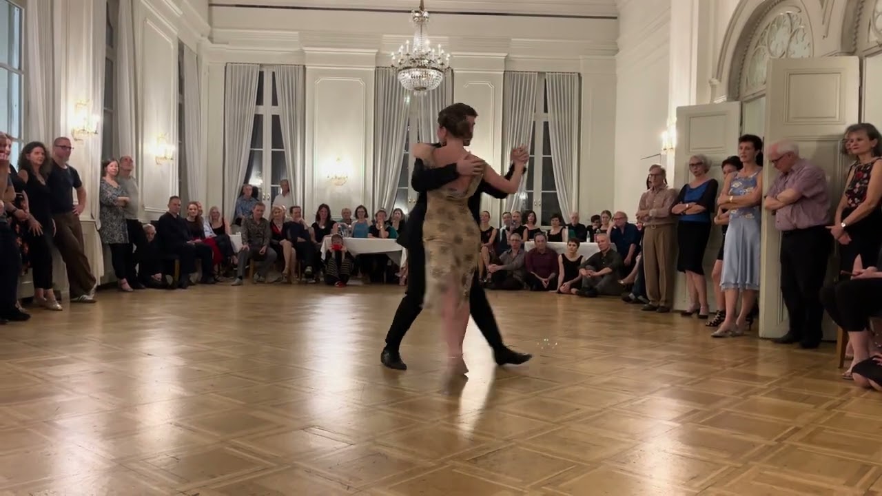 Rachele Morelli & Francesco Paglionico bailan "Carcias" von Rodolfo Biagi  in Basel