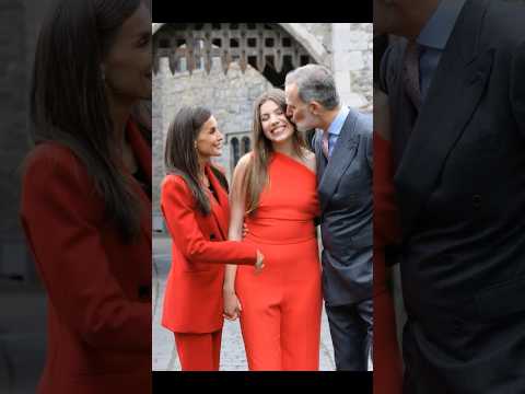King & Queen show love to Princess #royalspain #spain #familiarealespañola #letizia #sofia #felipevi