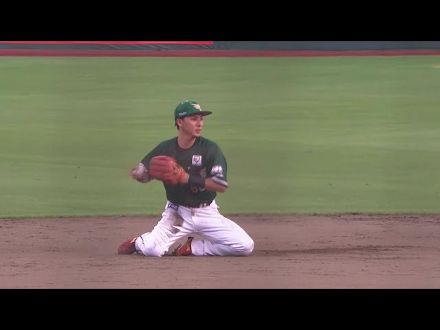 【5回表】好反応で横っ飛び!!  イーグルス・村林一輝 鋭い打球をダイビングキャッチ!!  2023年8月20日 東北楽天ゴールデンイーグルス 対 千葉ロッテマリーンズ