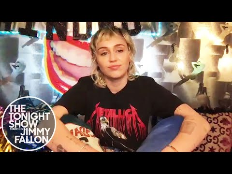 マイリー・サイラスの名前は、彼女の古いヒット曲のどれがまだ彼女にバンガーです。 (Miley Cyrus Names Which of Her Old Hits Is Still a Banger to Her)