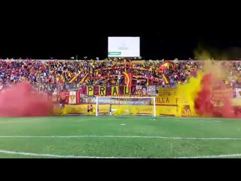 "Hinchada de Sarmiento de chaco" Barra: La Gloriosa 22 &bull; Club: Sarmiento de Resistencia