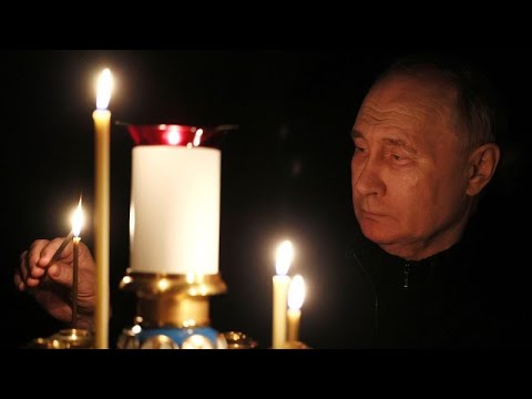 شاهد بوتين يصلي ويضيء شموعًا في كنيسة تكريمًا لضحايا هجوم موسكو الدامي
