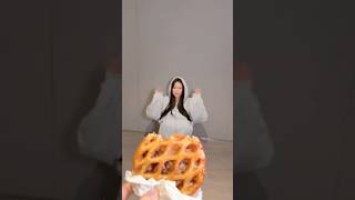 Download lagu EAT or PASS apple pie edition 🥧 #Hearts2Hearts #하츠투하츠 #H2H #ApplePie #Hearts2Hearts_ApplePie mp3