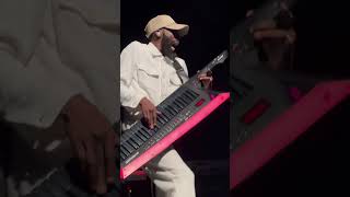Tye Tribbett on the keyboard thinger jammin #tyetribbett #love #godisgood #godislove