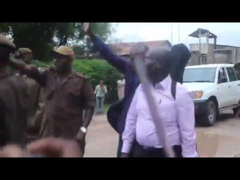 Tazama kilichotokea baada ya babu seya na mwanae papii kocha kutoka gerezani