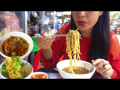 $1.75 for A Bowl Of Noodle With Braised Beef Organs Soup - Phnom Penh street food