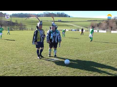 Prinsen doen aftrap voetbalwedstrijd VV Partij RKMVC