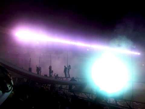 "recibimiento liga vs peñarol copa libertadores 2011 muerte blanca" Barra: Muerte Blanca &bull; Club: LDU