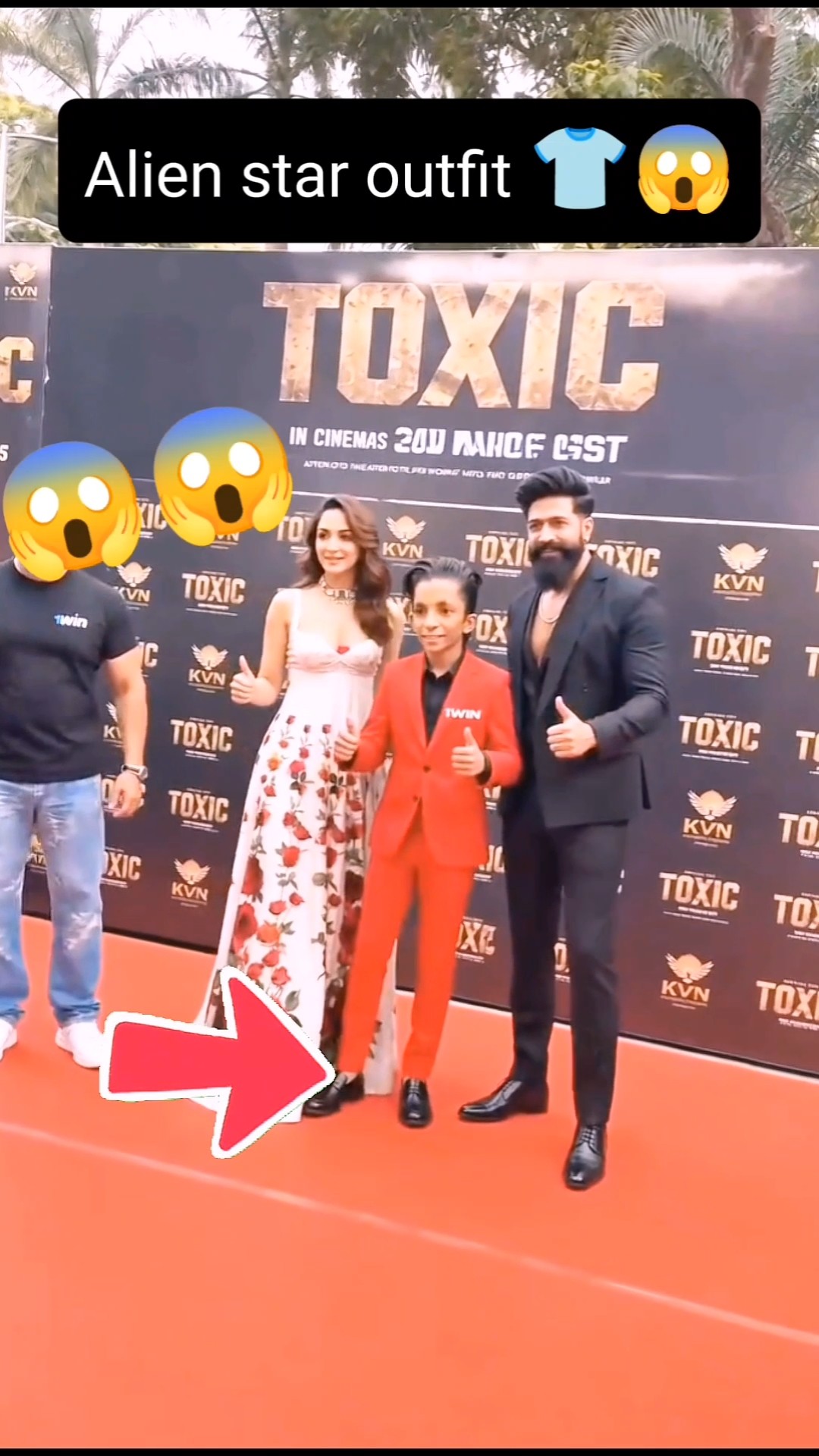 Rocky, Kiara Advani, dan Alien tampil kompak dengan gaya yang super stylish! ✨ Yuk, intip outfit mereka yang bikin teri...