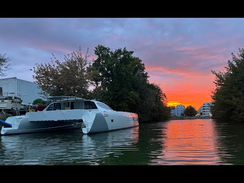 11.  Building 15m carbon performance catamaran - "CarbonBee"