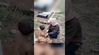 Download lagu DITEMUKAN BANGKIT DARI KUBURNYA❗️BOCAH INI LUSAH DAN KEBINGUNGAN #trending #shorts #pocong #misteri mp3