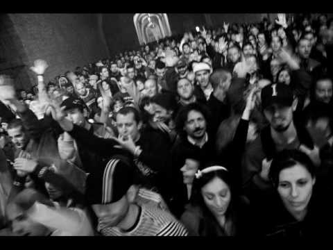 Sangue Mostro - In Italia