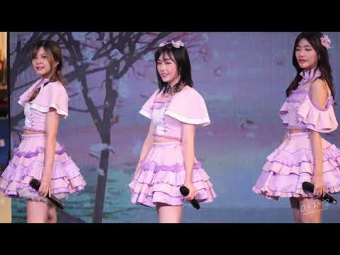 BNK48 Khamin - Sakura no Hanabiratachi @ BNK48 12th Believers Roadshow Mini Concert [4K 60p] 221119