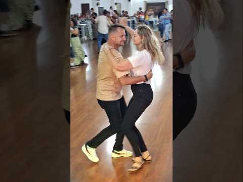no Valdir Trentin clube do Vovô em Chopinzinho no Paraná.Brasil #shotrs #baile #dancarinos #dança.