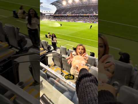 Lara finalmente ganhou o Labubu prometido!