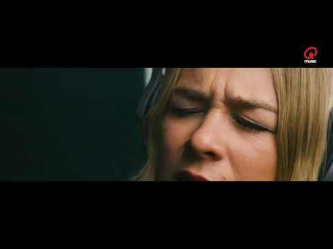 Hooverphonic - Release Me (Lockdown version) | Live bij Q