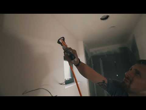 Airless Spray Plaster Training- Tom On Site