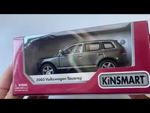 Металлическая машинка Kinsmart 1:38 «2003 Volkswagen Touareg» KT5078W, инерционная в коробке / Серый