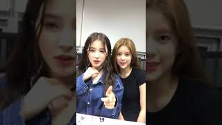 Download lagu MOMOLAND (모모랜드) Nancy (낸시) and Daisy (데이지) Facebook and Instagram Live | May 08, 2018 mp3