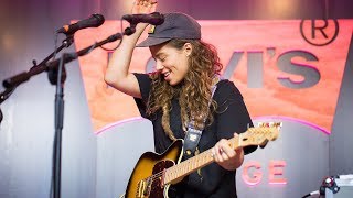 Tash Sultana performing Notion