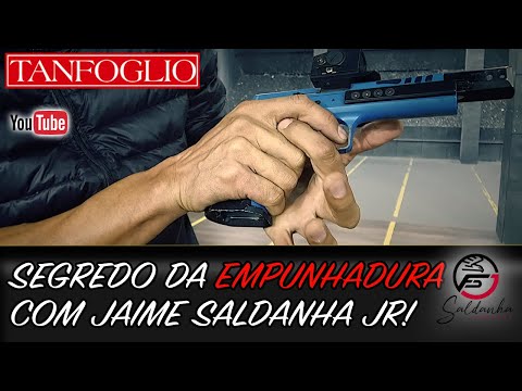 Record holder for most Brazilian titles in IPSC history teaches what a champion's grip looks like!