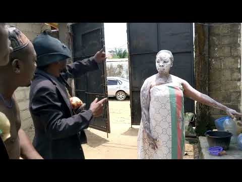 Un corp abandonné vient discuté la maison avec les locataires de Ezaboto - EZABOTO 10