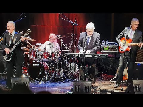 Felix Arribas. LOS PASOS. Ayer tuve un sueño