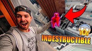 TIRAMOS POR LA VENTANA DE UN EDIFICIO UN MUÑECO INDESTRUCTIBLE VAC MAN NO CREERÁS LO QUE SUCEDIÓ !!