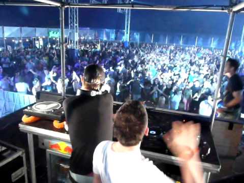 Josh & Wesz ft MC Apster 7th sunday Festival 2009 - Like Thiz