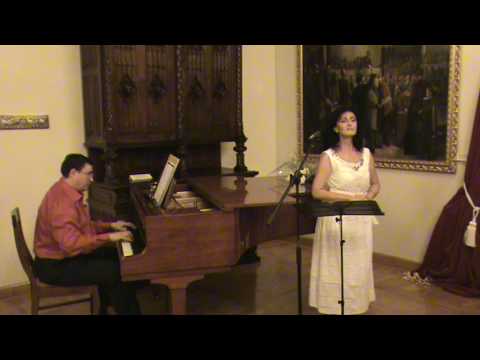 Mihaela Grajdeanu-Floricica de pe apa