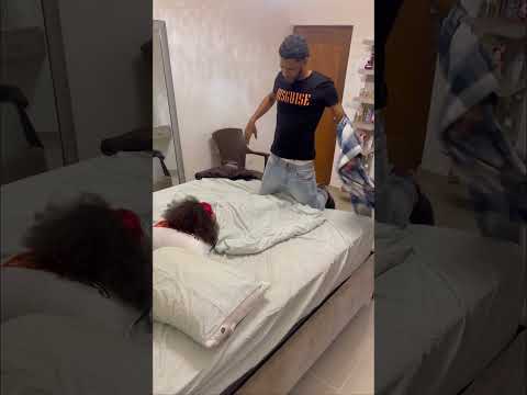 P@dr@str0 h4ce esto c0n su hij@str@ cuando su esposa no está en casa ￼