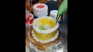 Alpine Bakery cake decorating