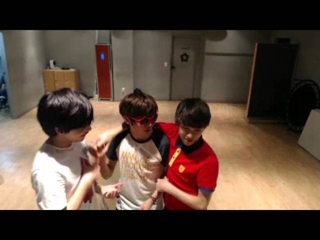 If you want to hear some content you can understand from them, they have that too! Woozi has covered Jason Mraz's I'm Yours as well as many other English songs, and two of their members, Vernon and Joshua, can speak English fluently. Oh, and of course, Seungkwan is the best at speaking English (ft. Vernon [Hansol] getting a big kick out of him being low quality).