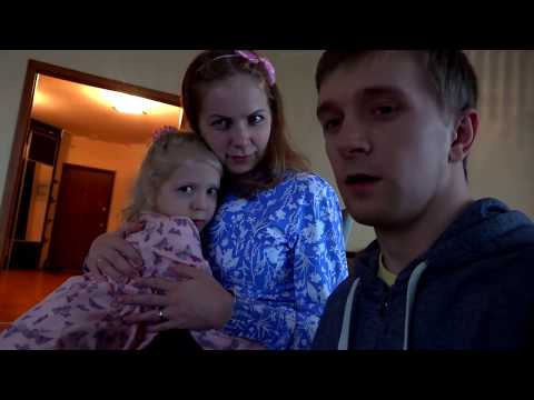 ЗМЕЯ УКУСИЛА МАМУ ЗМЕЯ У НАС ДОМА Милана и папа спасают маму Часть: #1 Snake bitten at hom