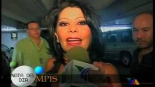 Alejandra Guzman se cae en Houston Tx.