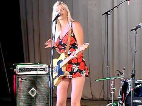 Kajsa Grytt live@Queertopiafestivalen i Norberg 2010, Slicka mig ren.